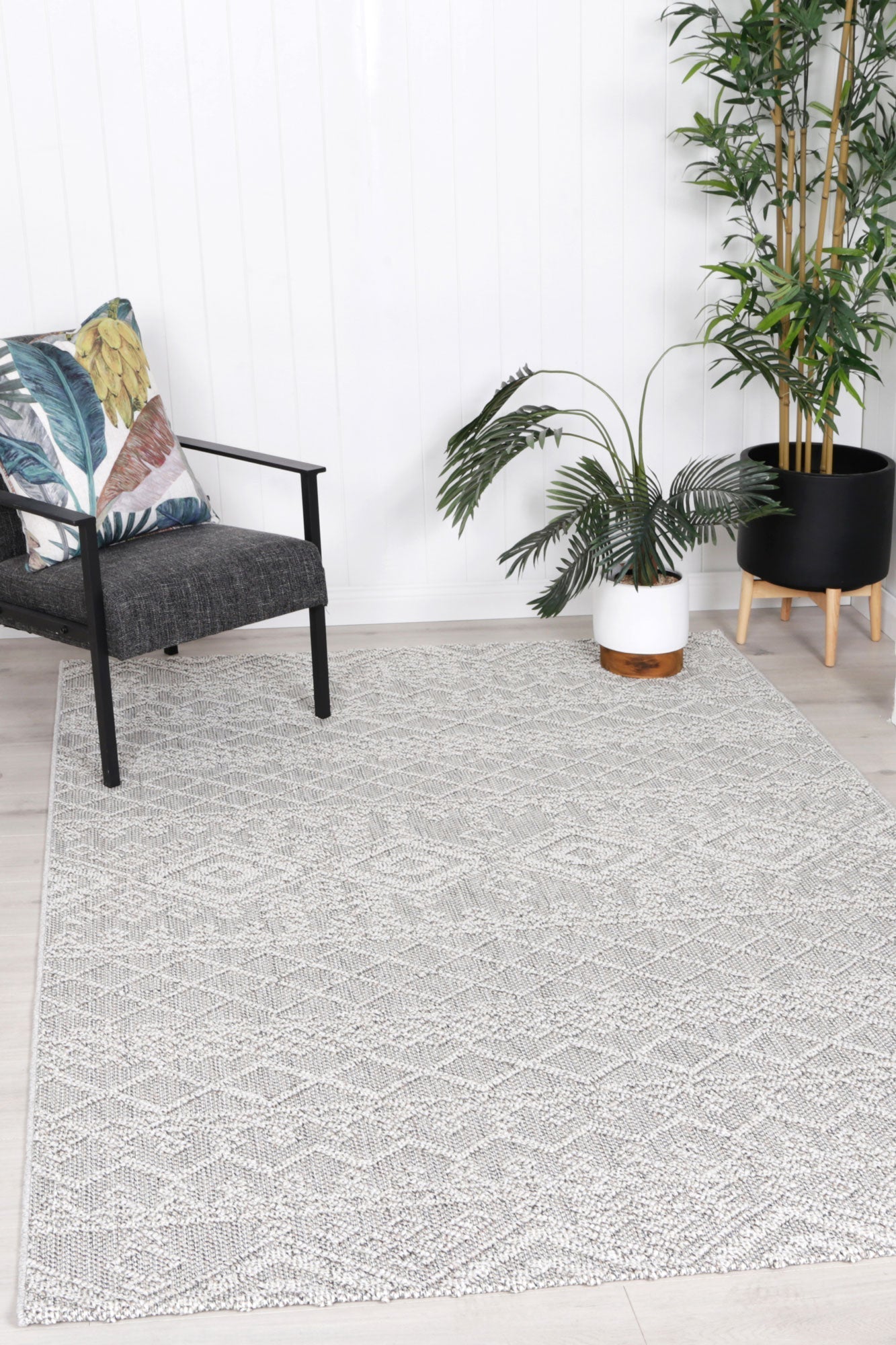 Elara Dracus Indoor / Outdoor Grey Rug