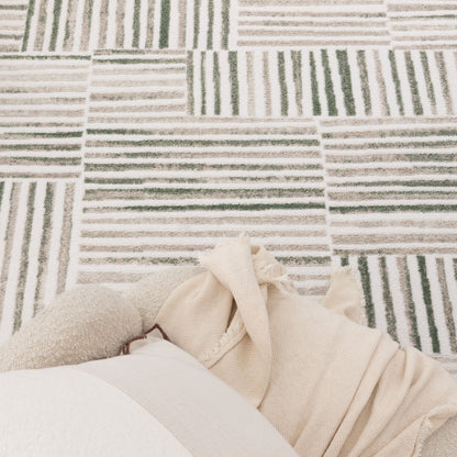 Wellington Geometric Lines Green Rug - W005