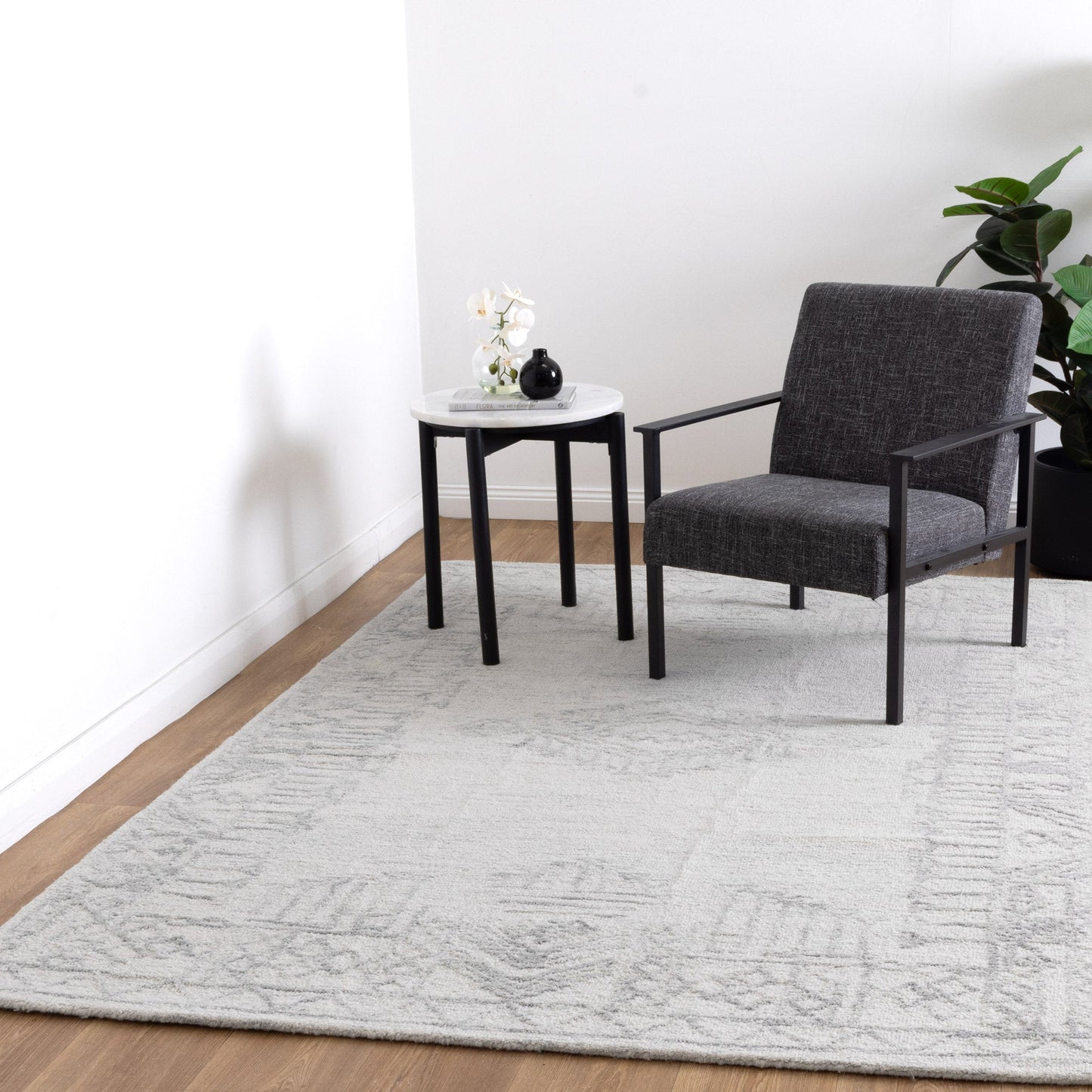 Zuri Orient Ivory Wool Rug