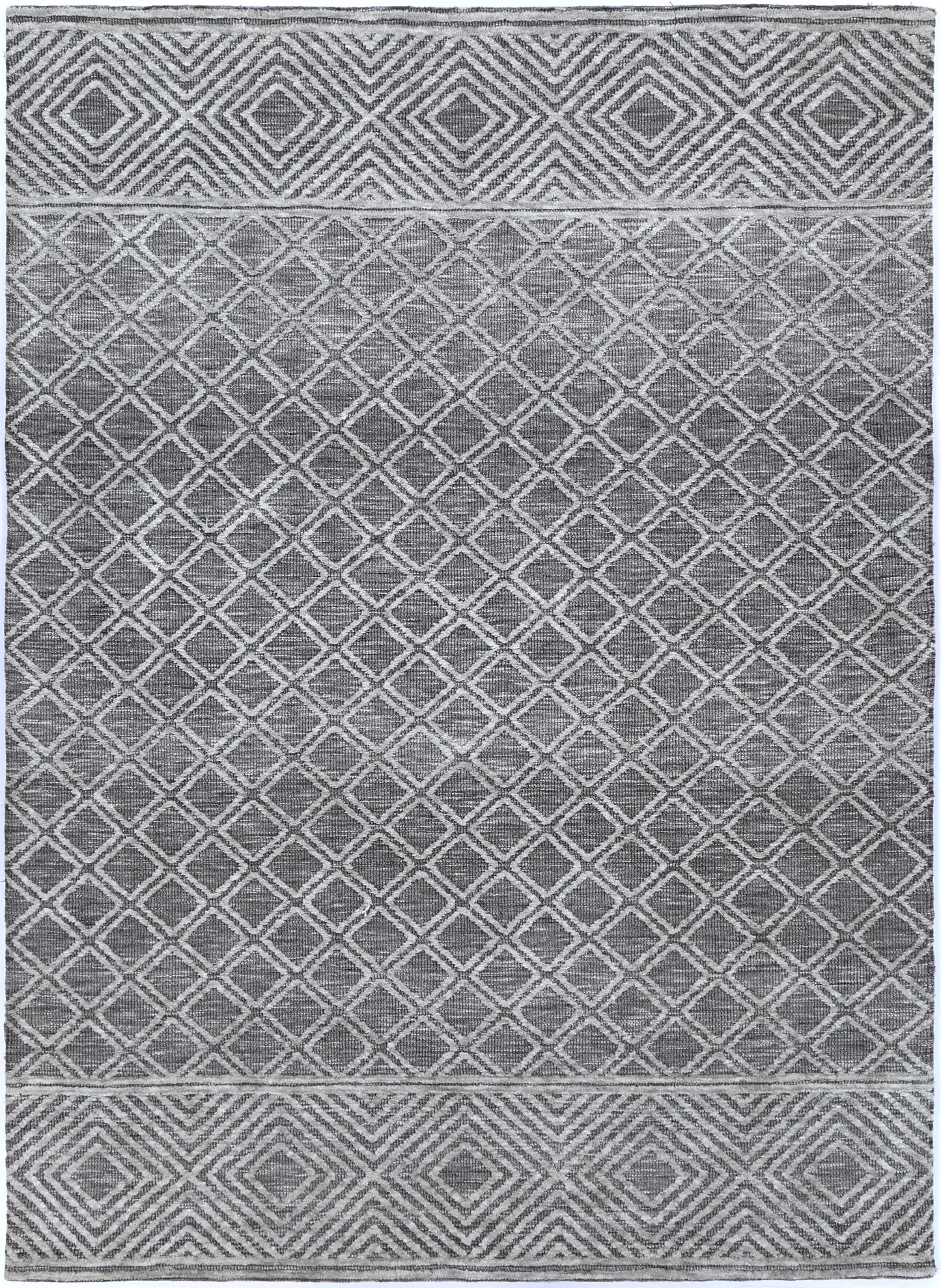 Alayah Diamond Trellis Grey Rug.